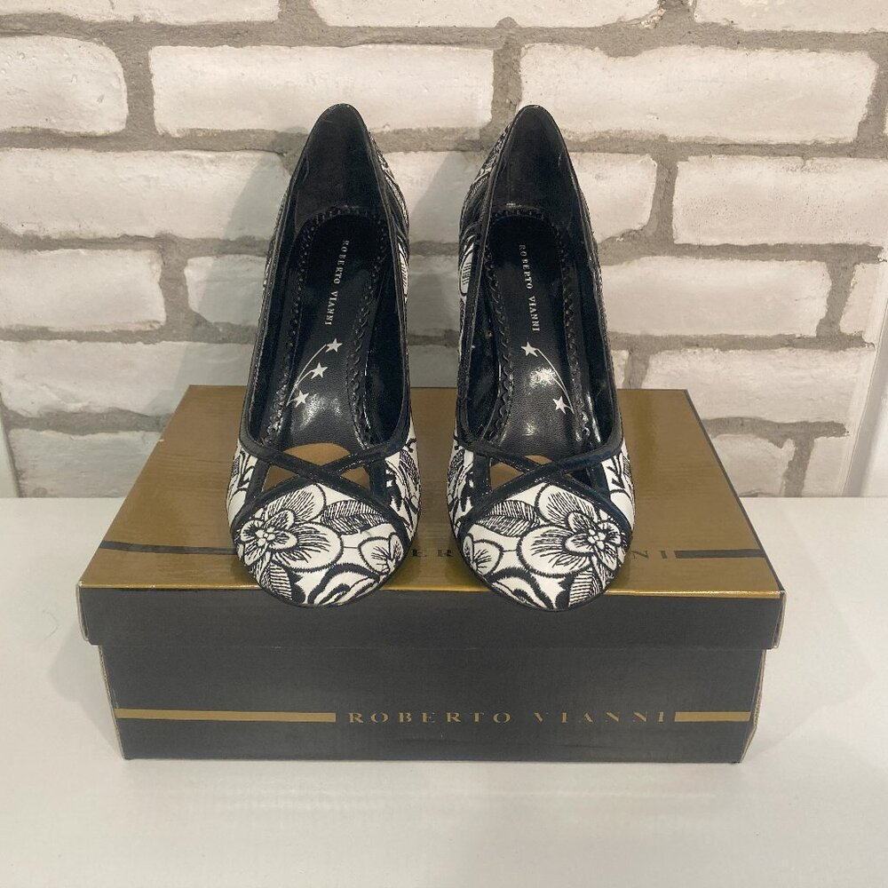 Roberto Vianni Black on White Embroidered Flower Pattern 4" Heels Size 8.5